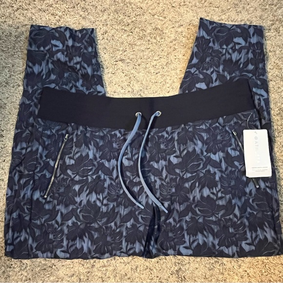 Athleta Blue Floral Trekkie North Jogger Size 20 NWT - Picture 3 of 12